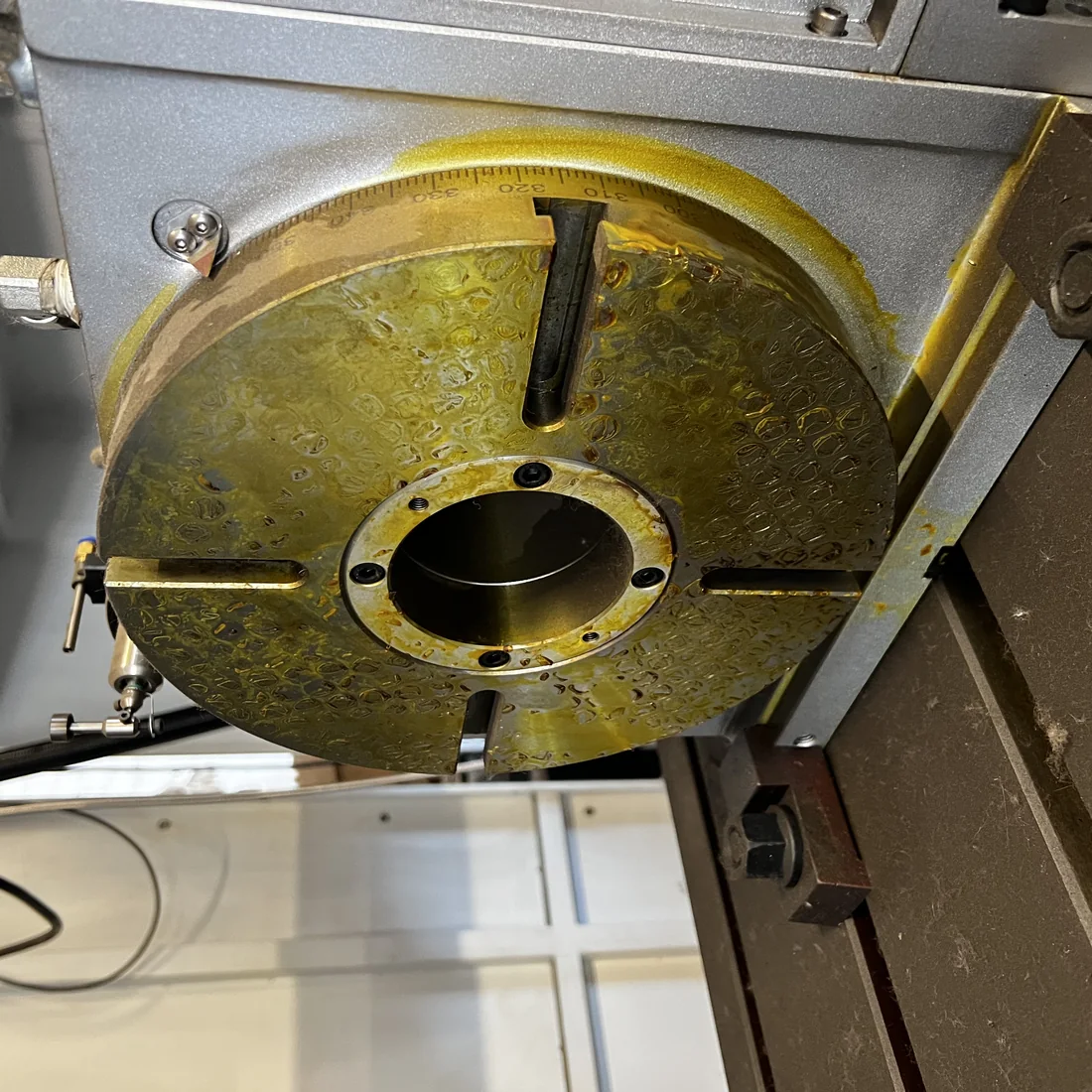 Тяжёлый обрабатывающий центр FIND VM 1370G · 4 оси — фото 3 из 12, производство DITEC